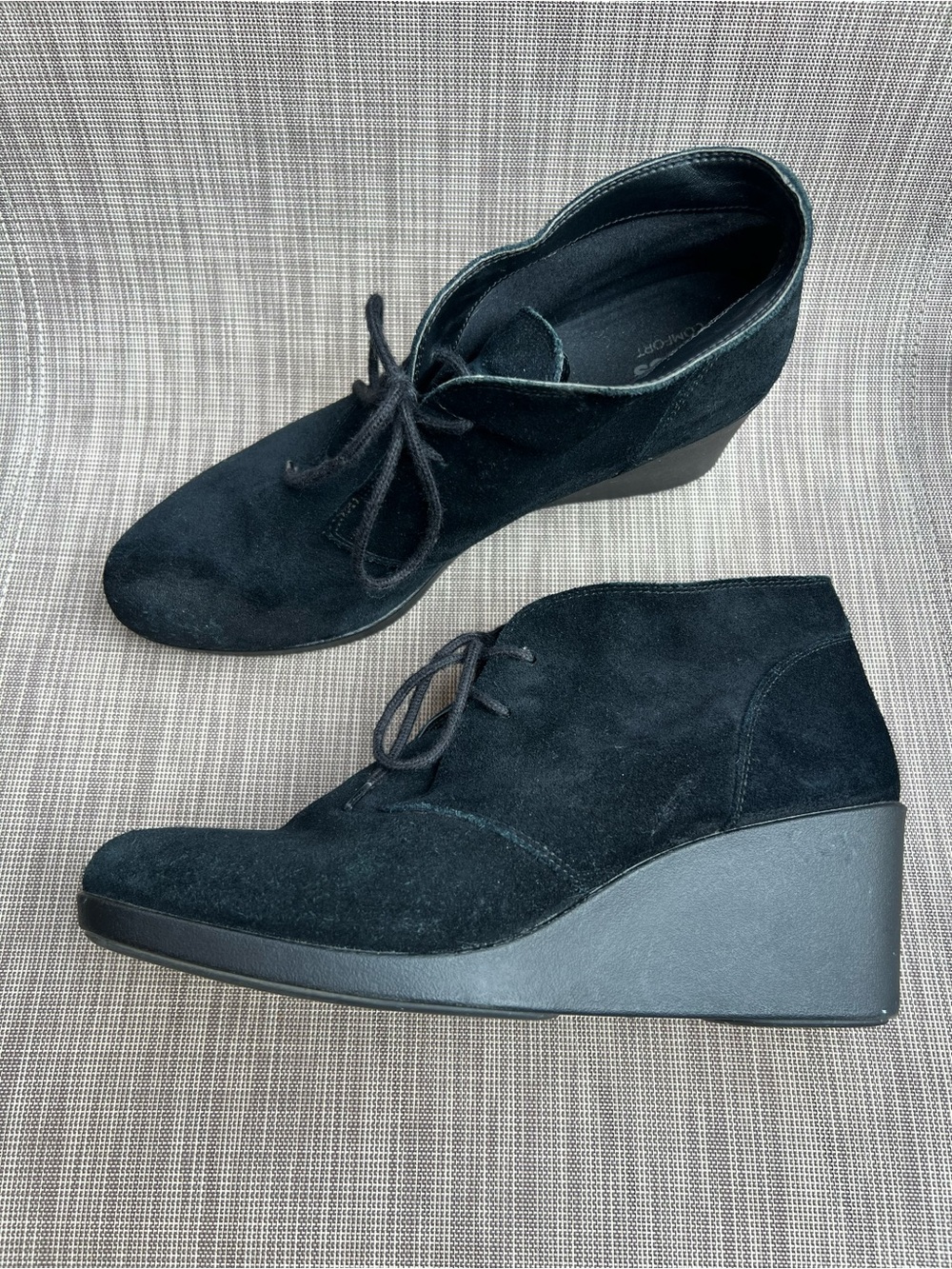 Crocs Black Suede Wedge Leigh Boots Booties Size 10 Lace Up - Picture 8 of 8